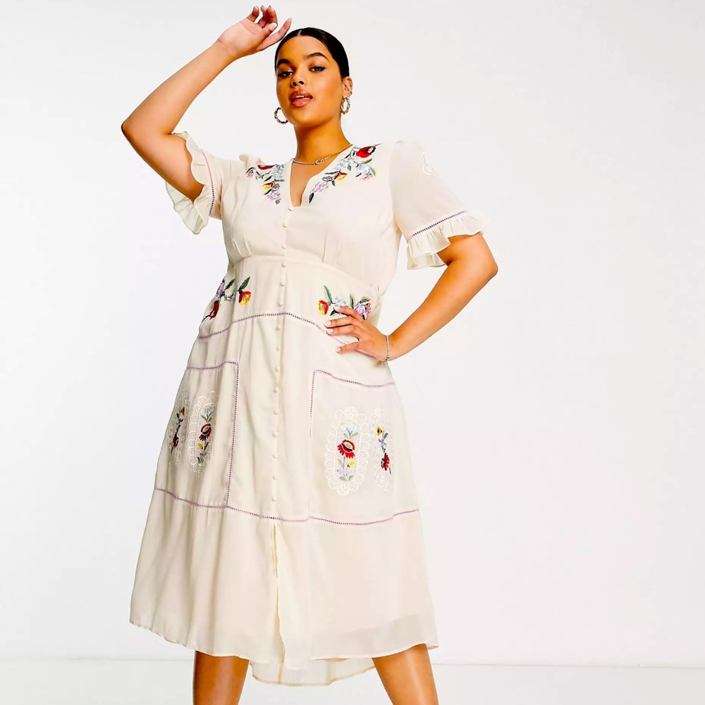 Hope & Ivy Plus embroidered tea midaxi dress in cream floral